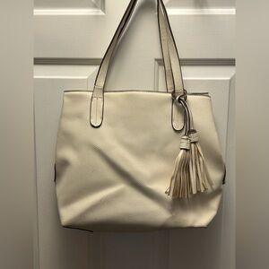 Handbag cream with black accents